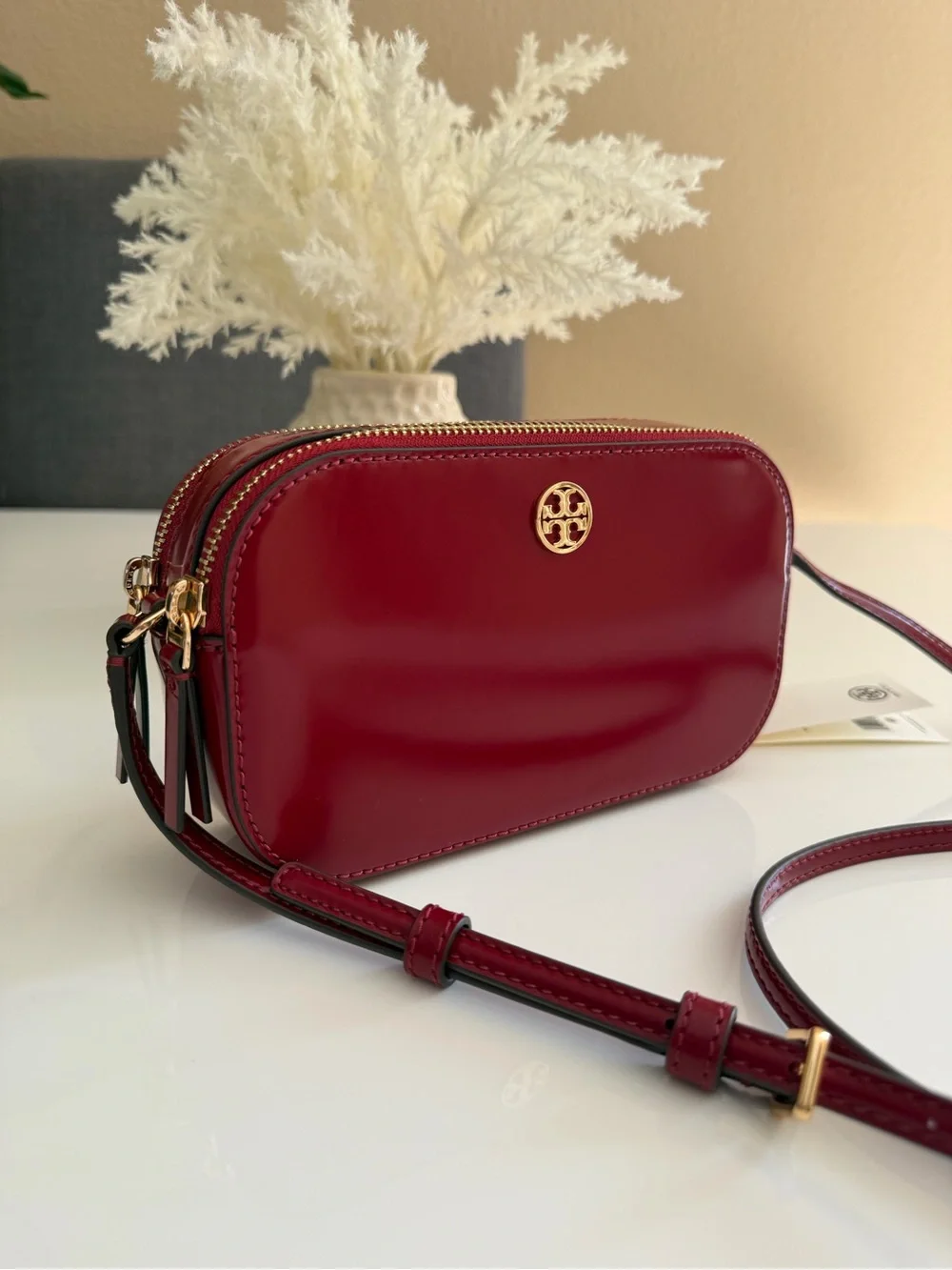 NWT , tory burch smooth camera crossbody bag bartlett red 176890 $425